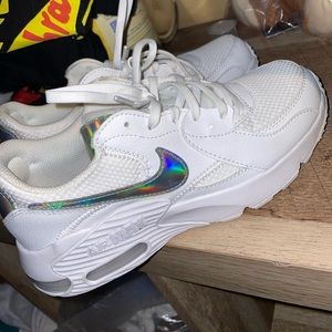 I’m selling my daughters air maxs only worn once they are not her style.